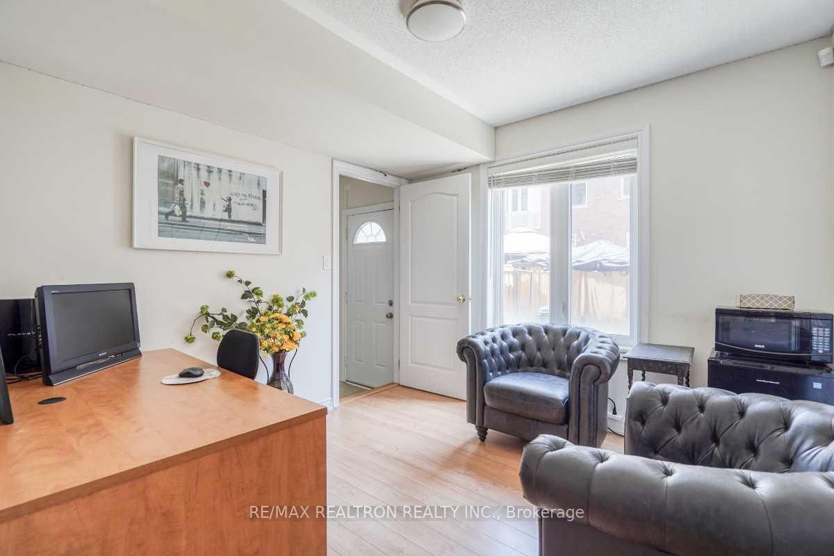 15 Sprucewood Road • Brampton, ON photo 6