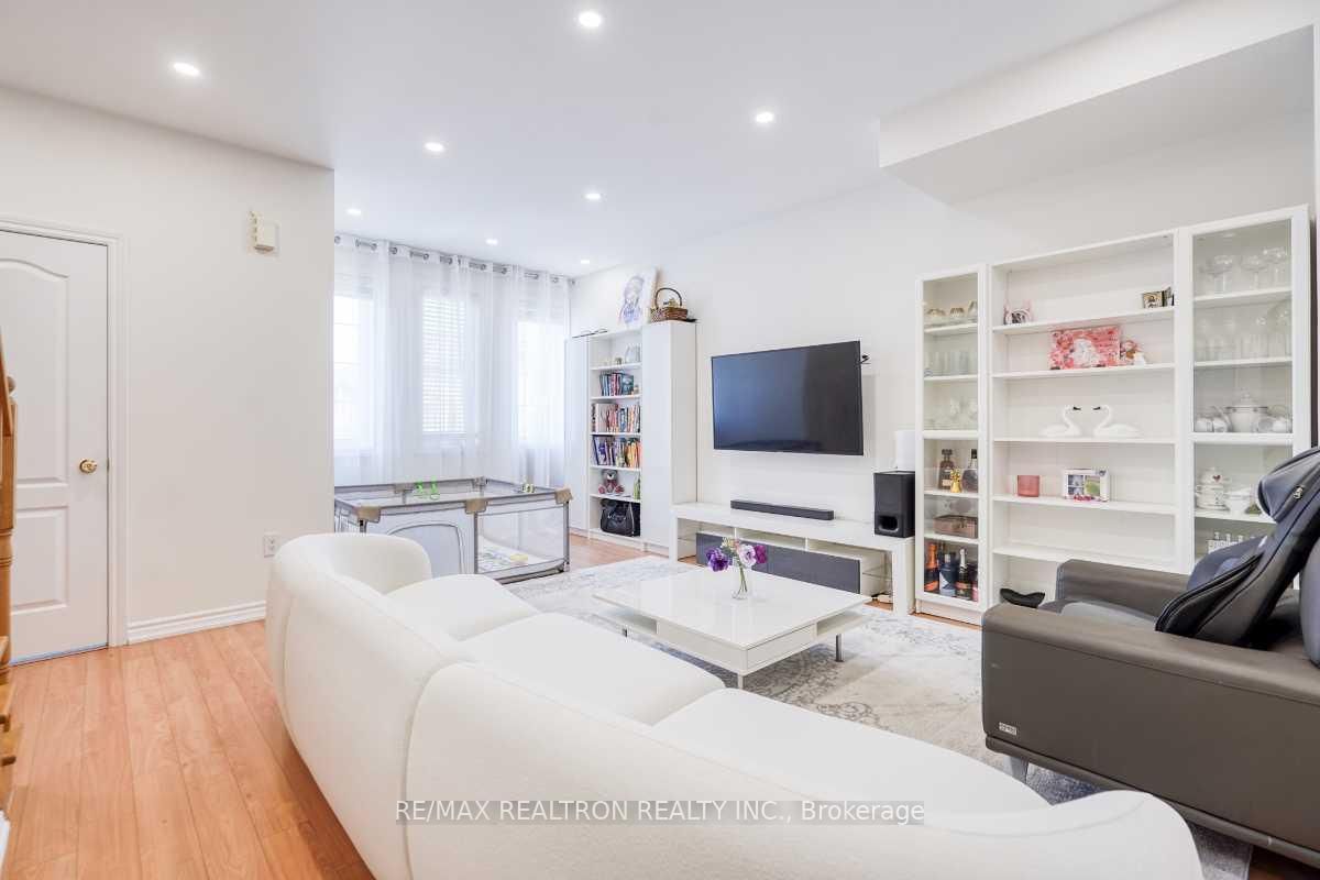 15 Sprucewood Road • Brampton, ON photo 8