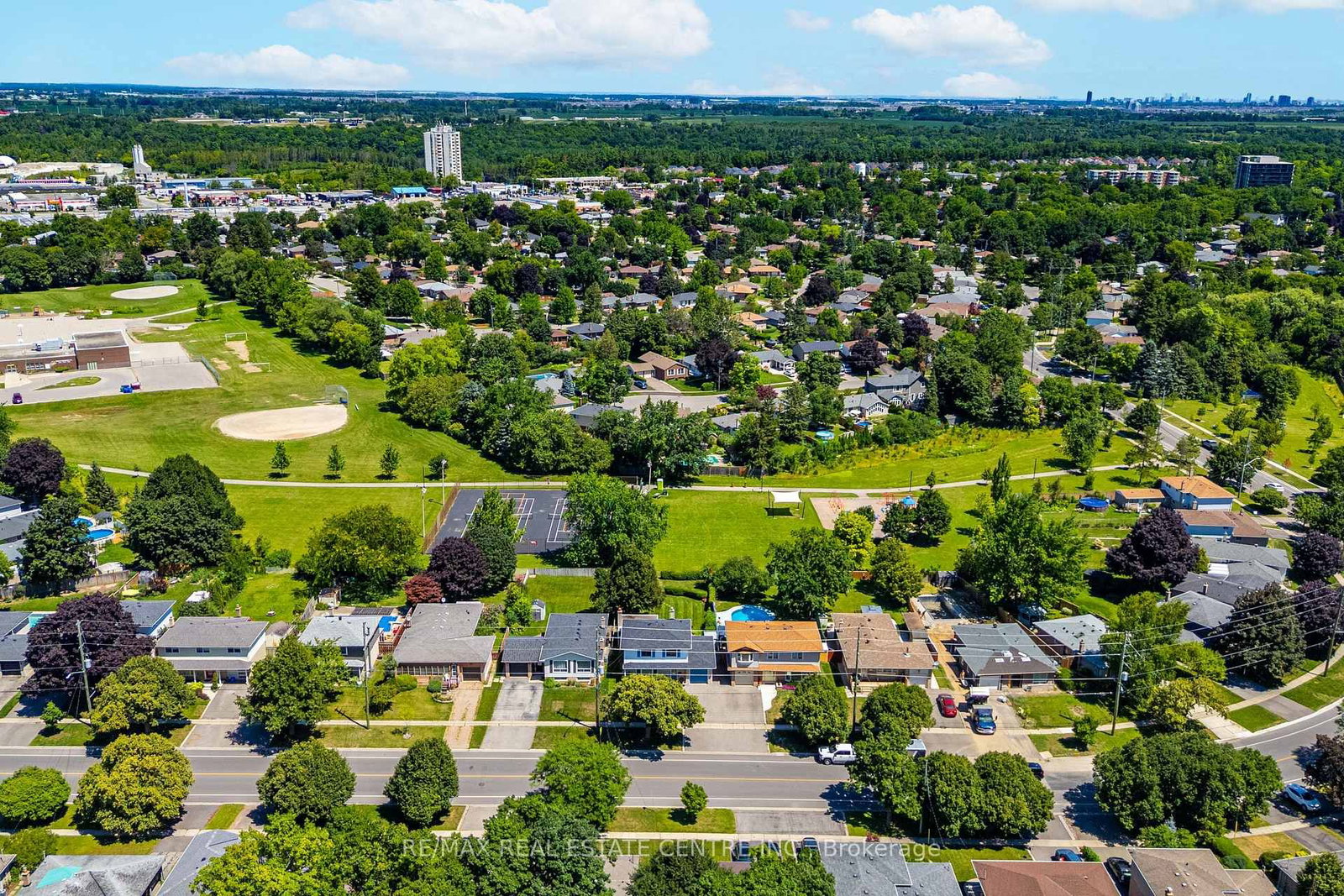 357 Delrex Boulevard • Halton Hills, ON photo 2