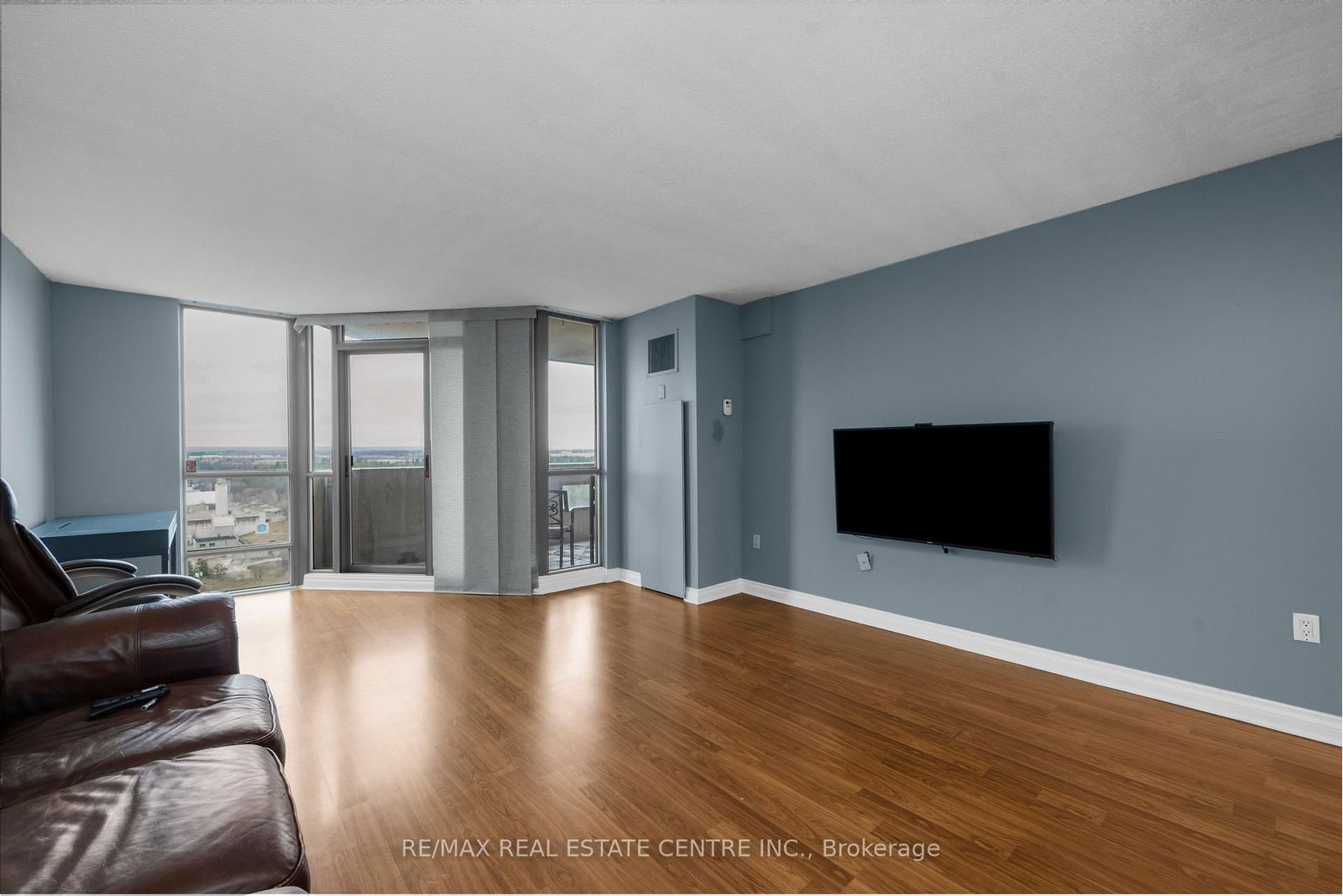 20 Mcfarlane Drive • #1504 • Halton Hills, ON photo 3