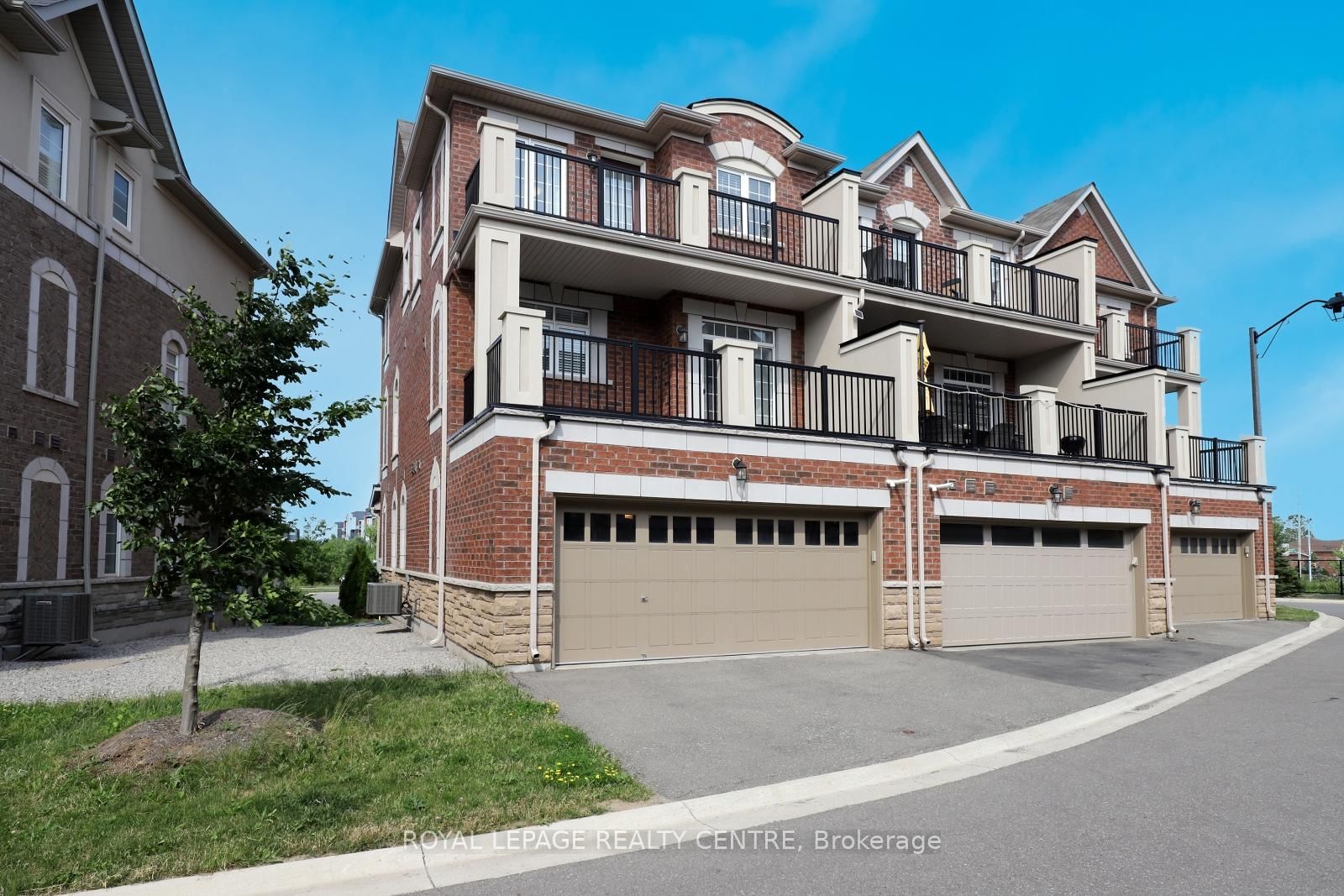 3020 George Savage Avenue • Oakville, ON photo 37