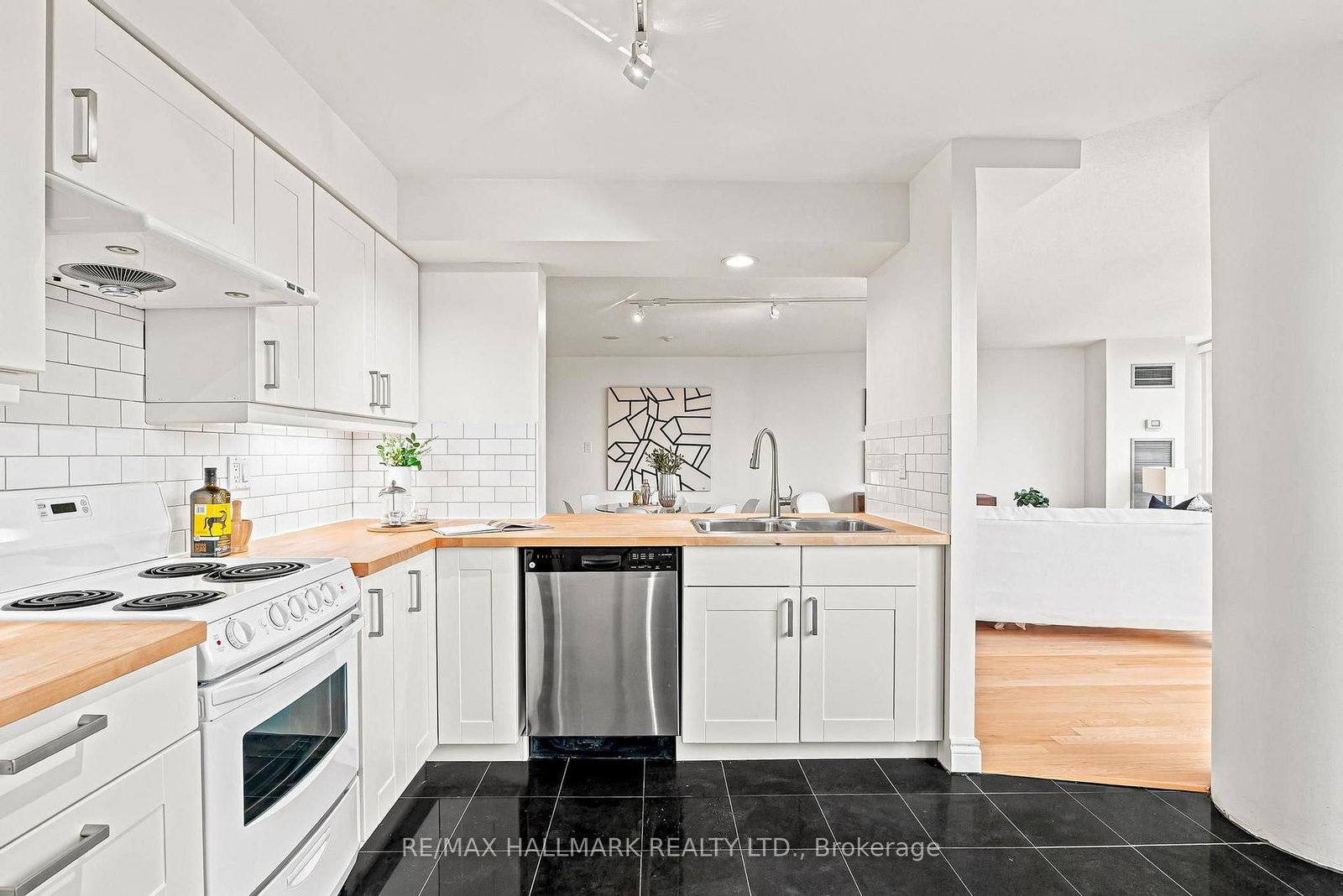 50 Eglinton Avenue W • #607 • Mississauga, ON photo 11
