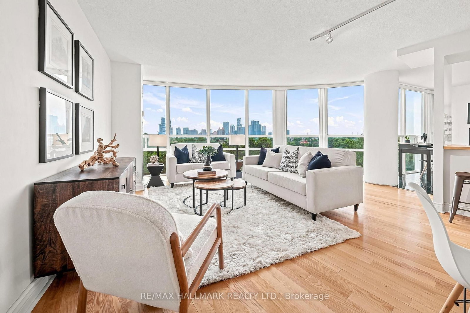 50 Eglinton Avenue W • #607 • Mississauga, ON photo 2