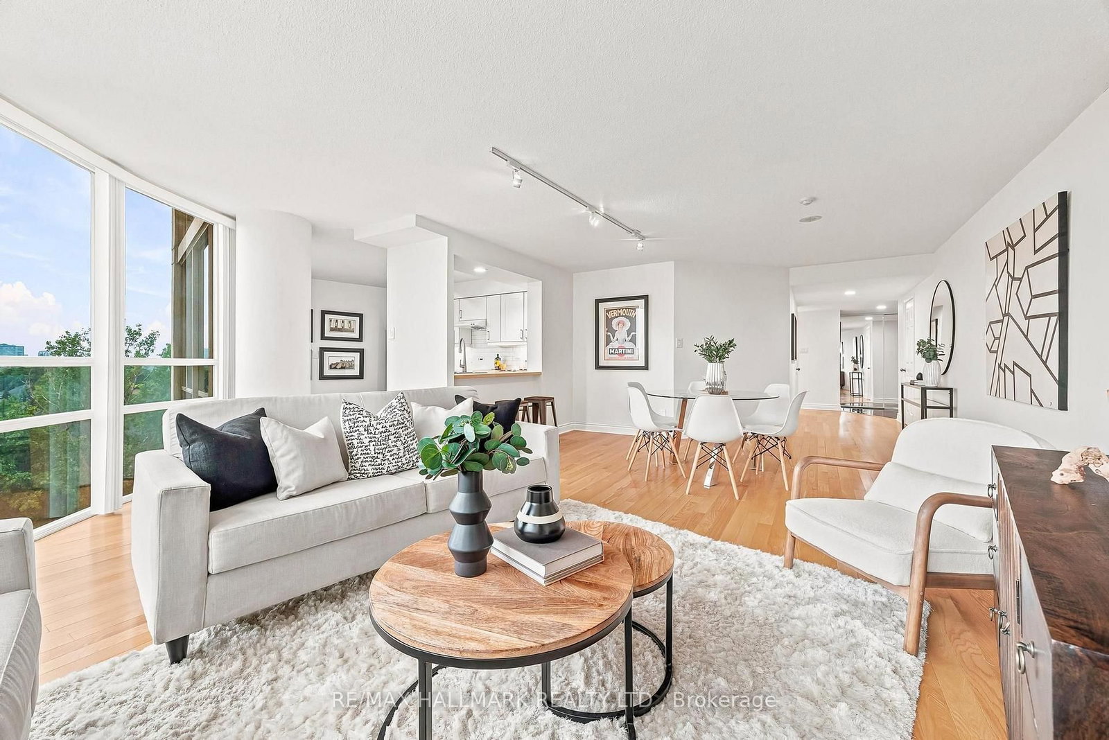 50 Eglinton Avenue W • #607 • Mississauga, ON photo 4