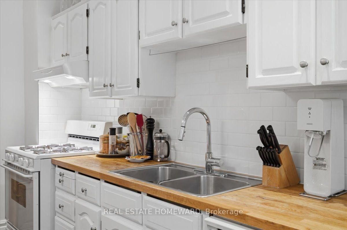 31 Sorauren Avenue • Toronto, ON photo 12
