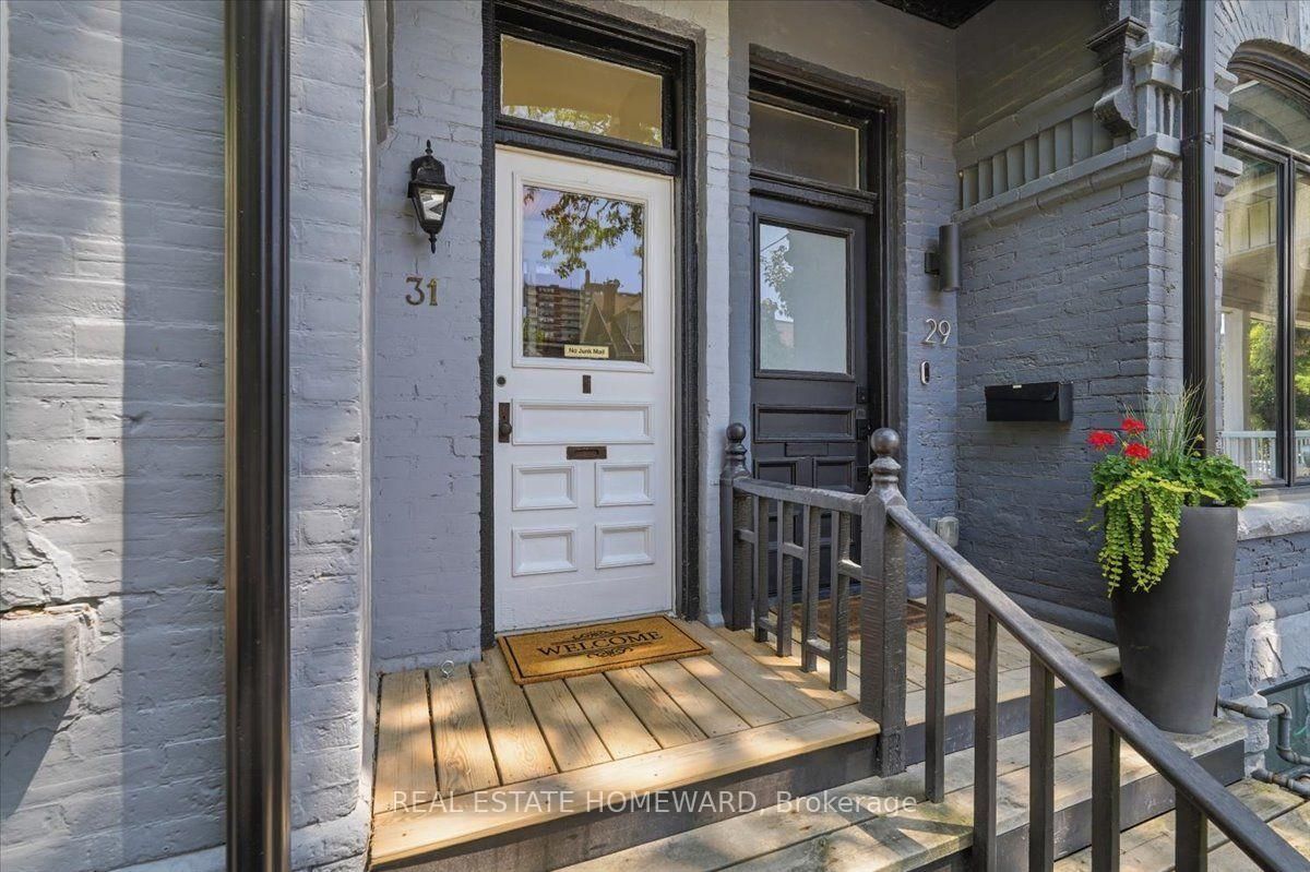31 Sorauren Avenue • Toronto, ON photo 2