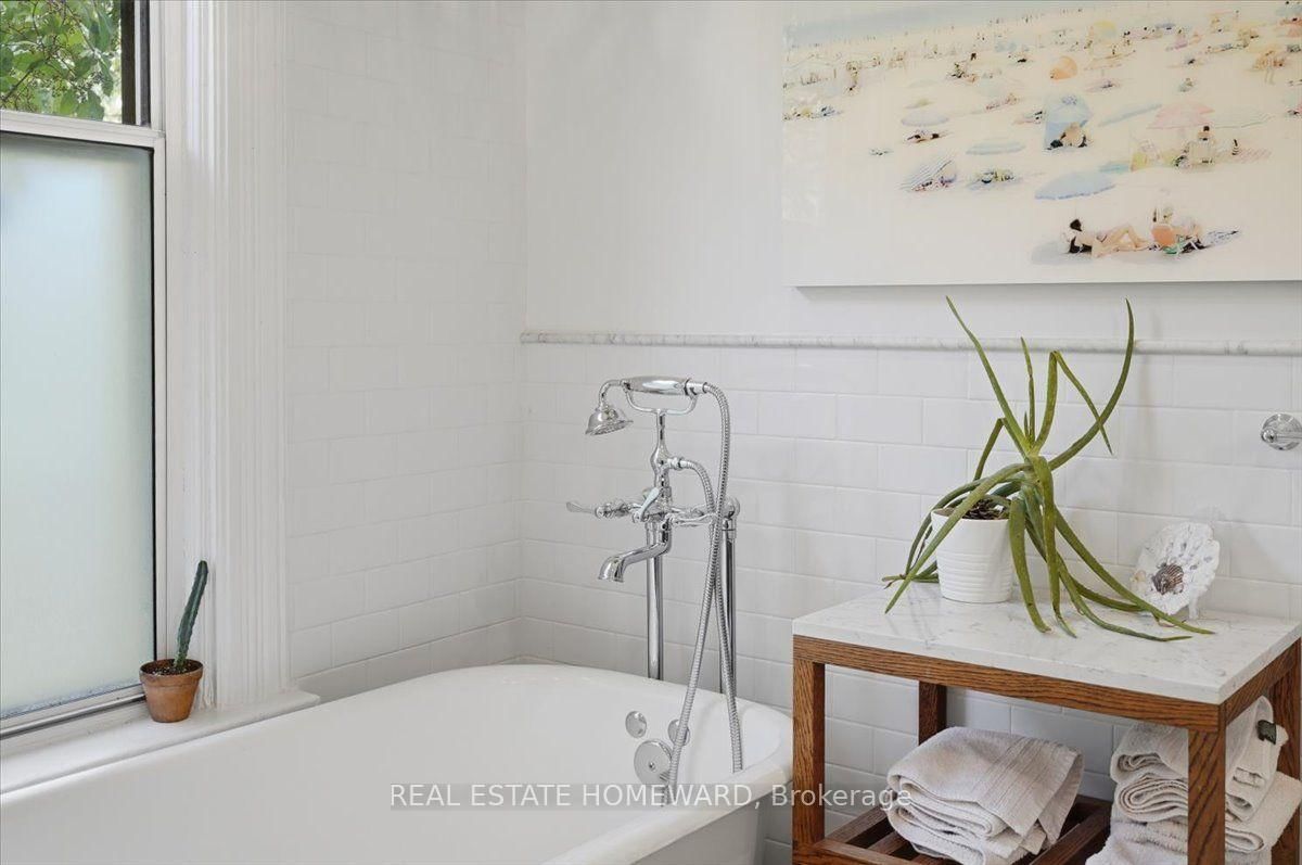 31 Sorauren Avenue • Toronto, ON photo 21