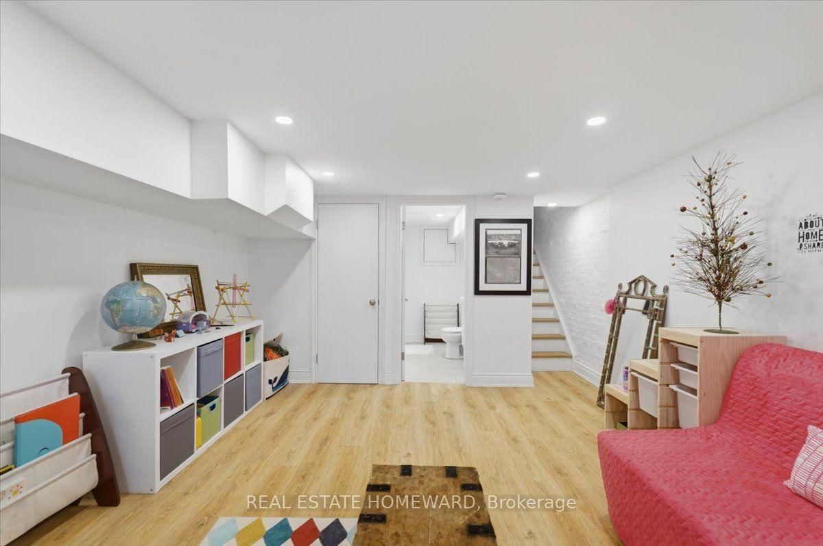 31 Sorauren Avenue • Toronto, ON photo 29