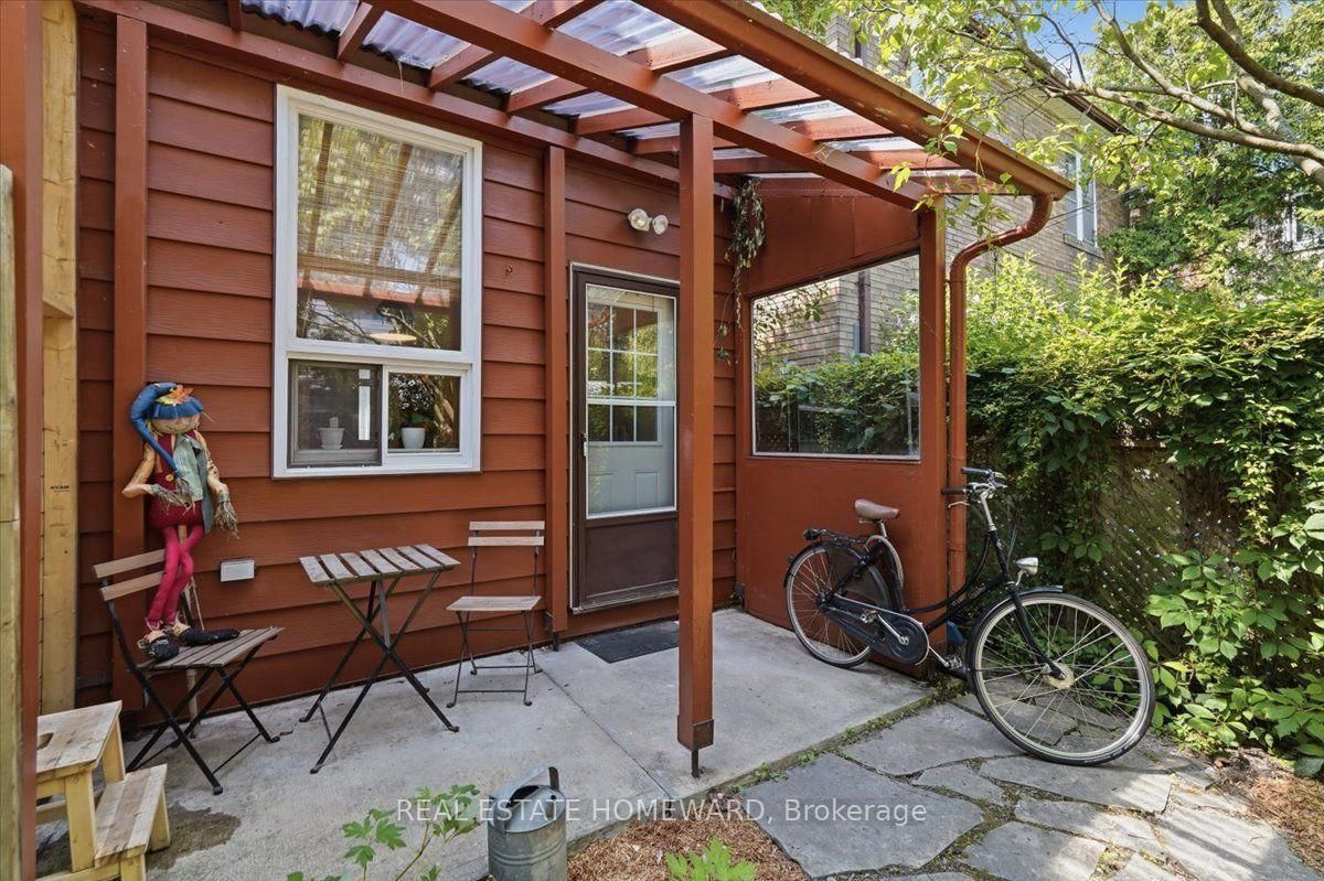 31 Sorauren Avenue • Toronto, ON photo 32