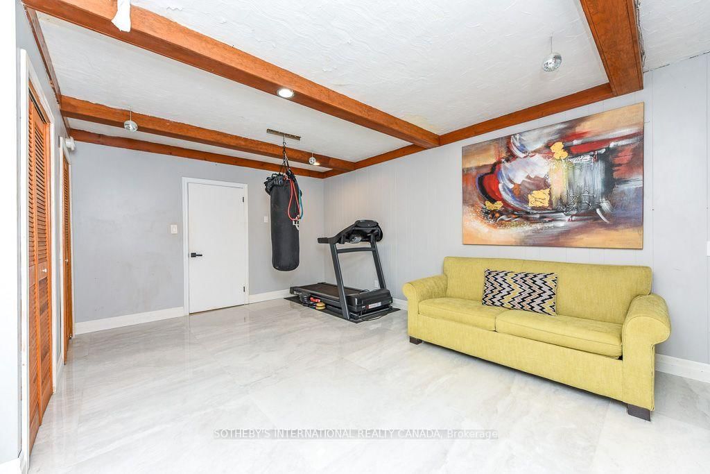 31 Queensborough Crescent • Toronto, ON photo 14