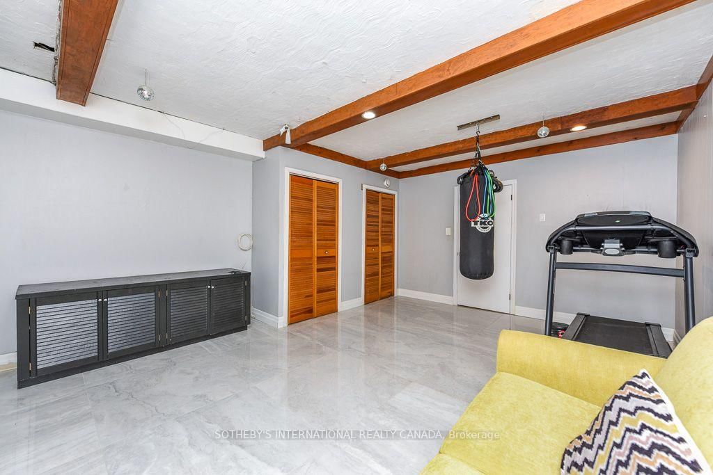 31 Queensborough Crescent • Toronto, ON photo 15