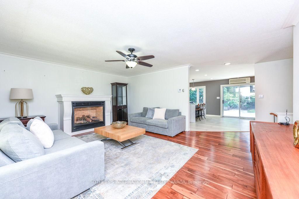 31 Queensborough Crescent • Toronto, ON photo 16