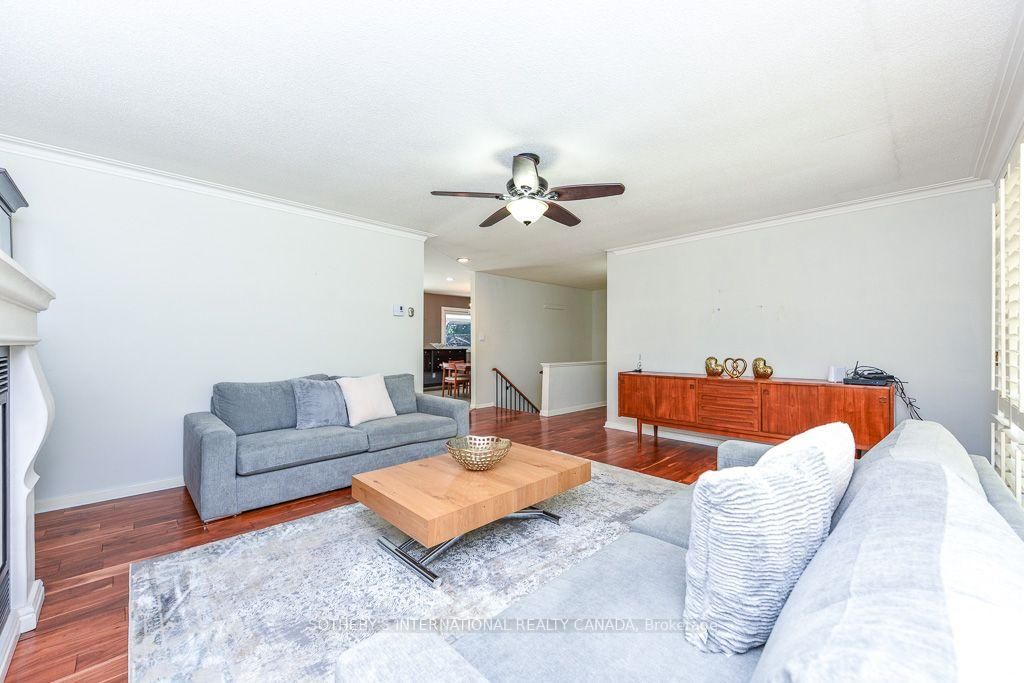 31 Queensborough Crescent • Toronto, ON photo 18