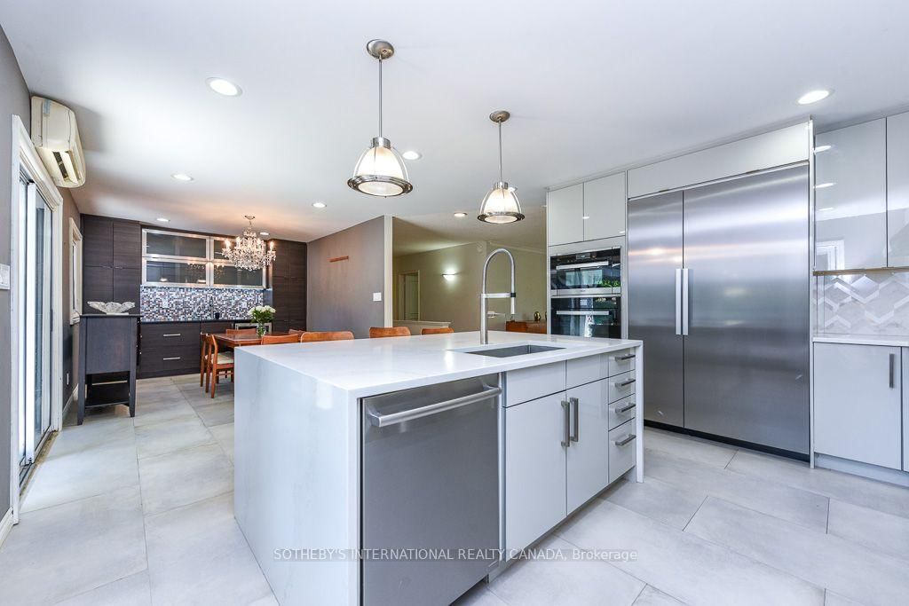 31 Queensborough Crescent • Toronto, ON photo 20