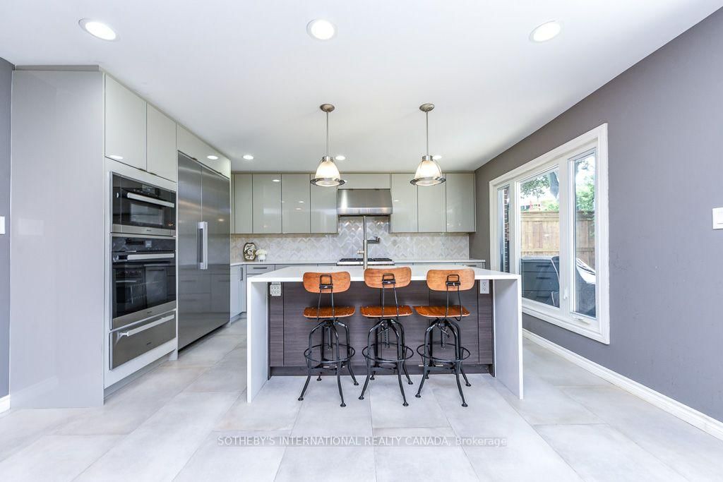 31 Queensborough Crescent • Toronto, ON photo 23