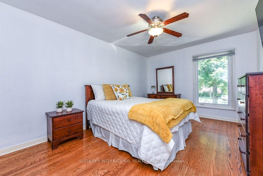 31 Queensborough Crescent • Toronto, ON photo 31
