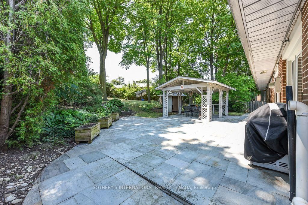 31 Queensborough Crescent • Toronto, ON photo 33