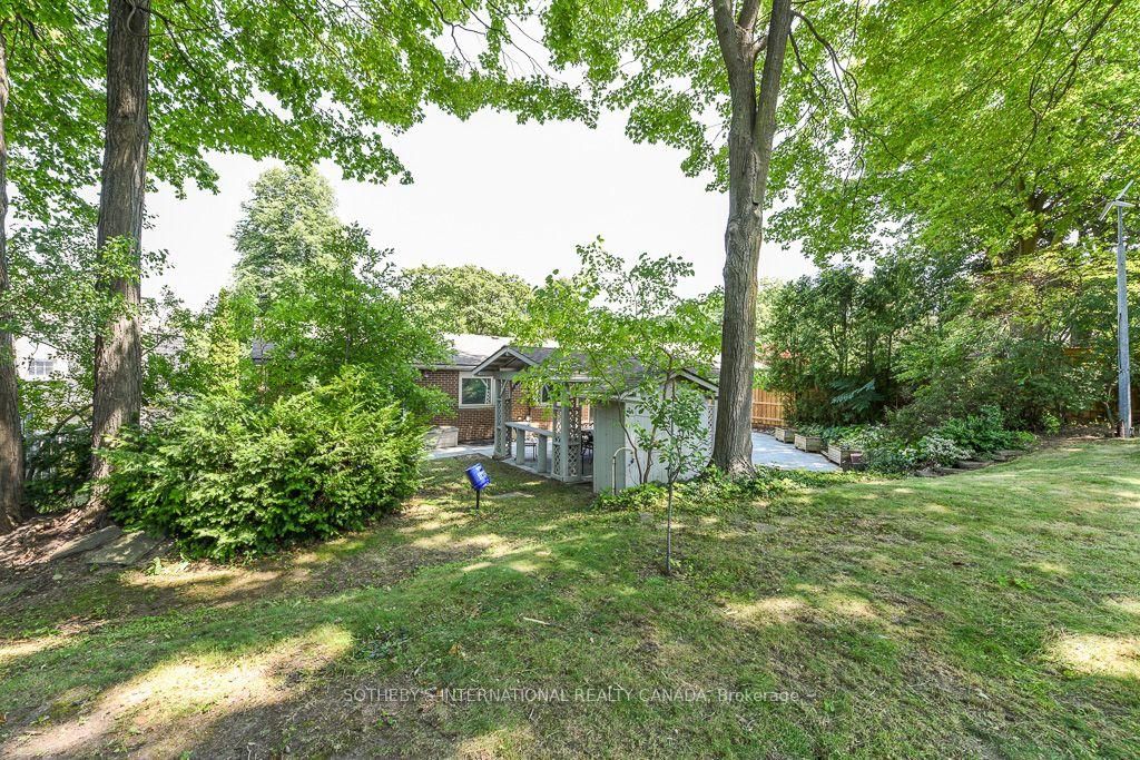 31 Queensborough Crescent • Toronto, ON photo 34