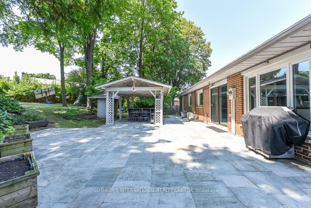 31 Queensborough Crescent • Toronto, ON photo 36