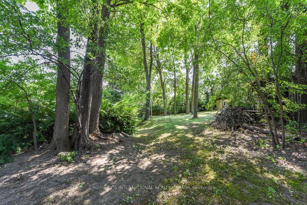 31 Queensborough Crescent • Toronto, ON photo 37
