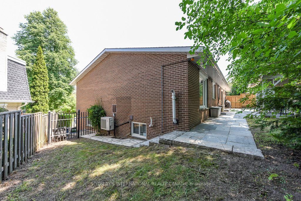 31 Queensborough Crescent • Toronto, ON photo 39
