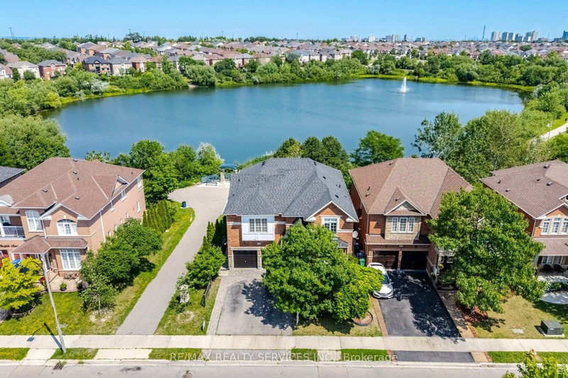 35 Stoneylake Avenue