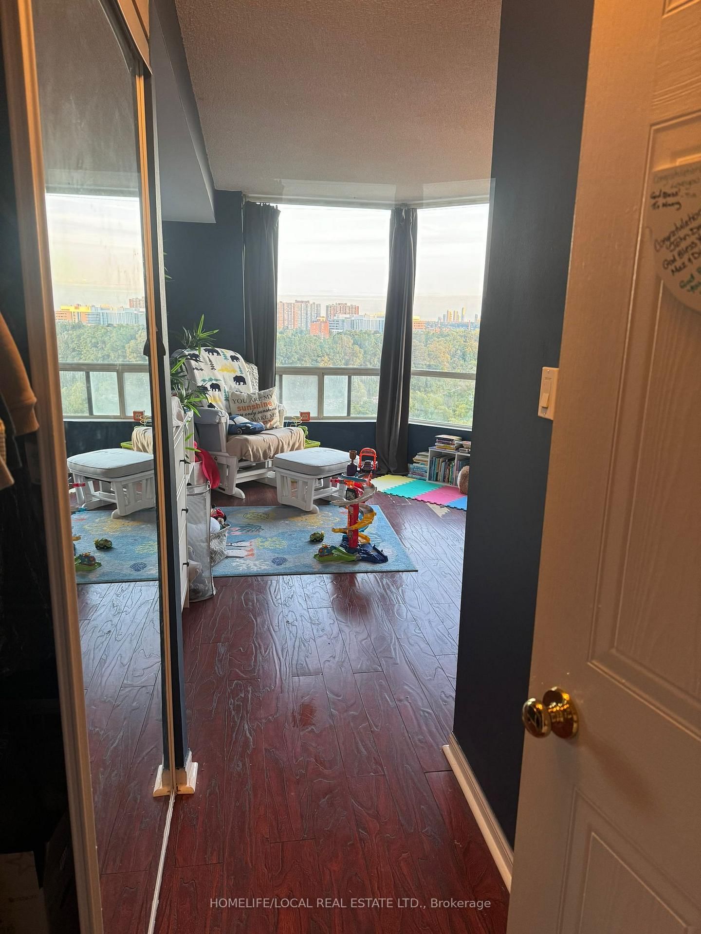 Listing Image 17