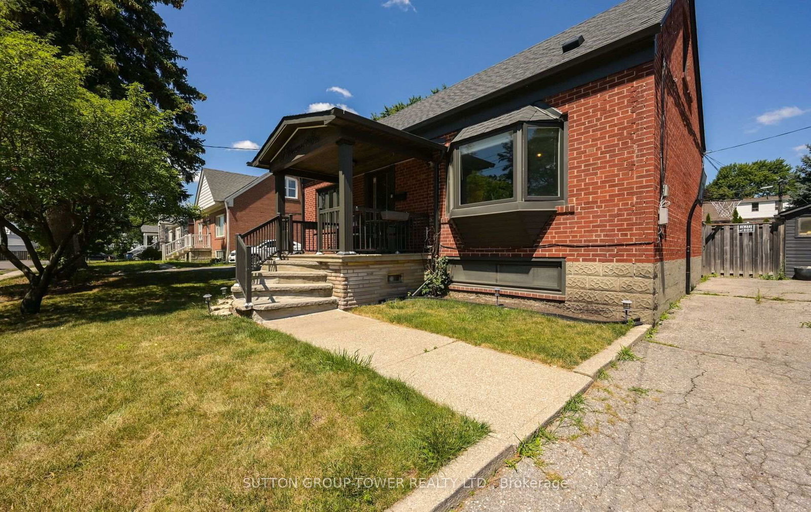 8 Yvonne Avenue N • Toronto, ON photo 2