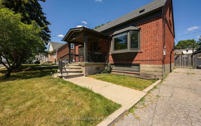 8 Yvonne Avenue N