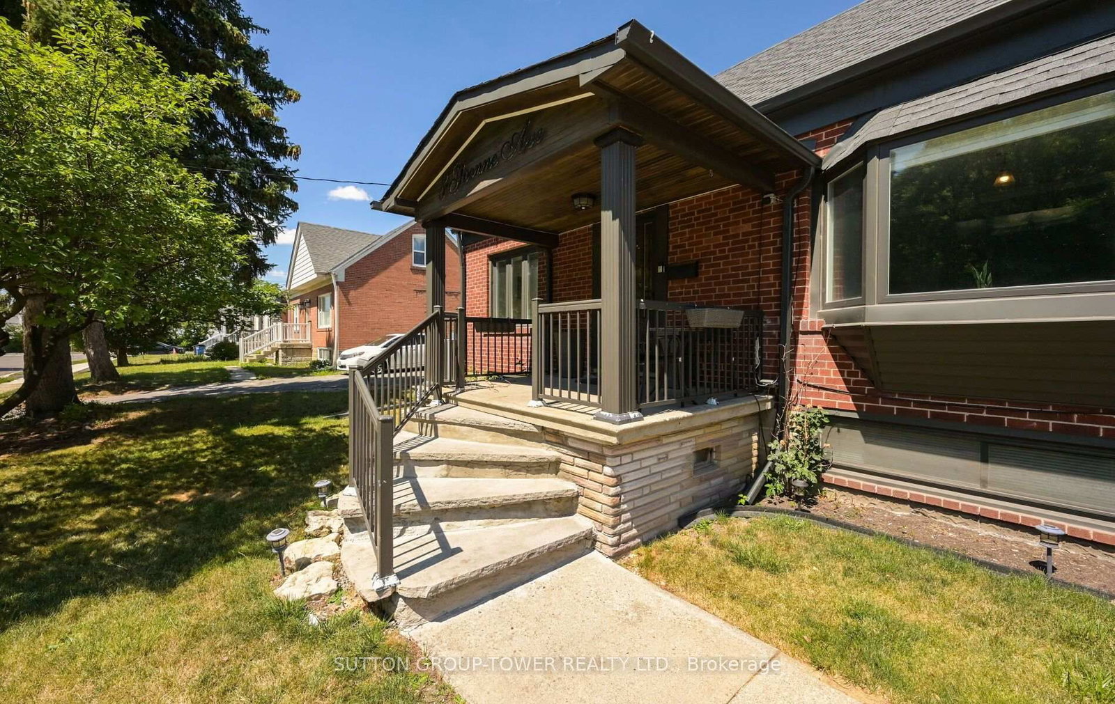 8 Yvonne Avenue N • Toronto, ON photo 3