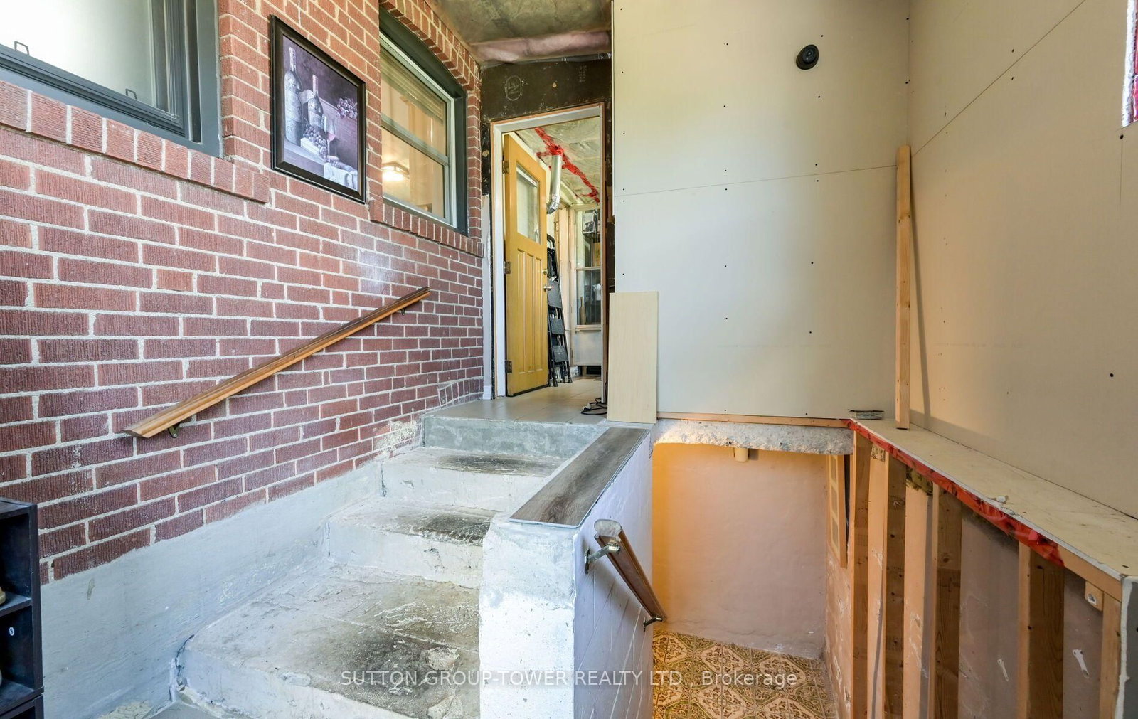 8 Yvonne Avenue N • Toronto, ON photo 32