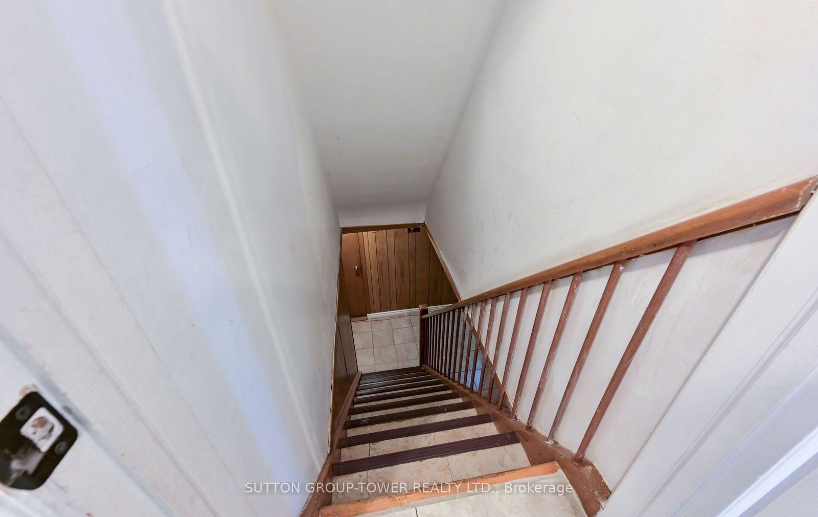 8 Yvonne Avenue N • Toronto, ON photo 34
