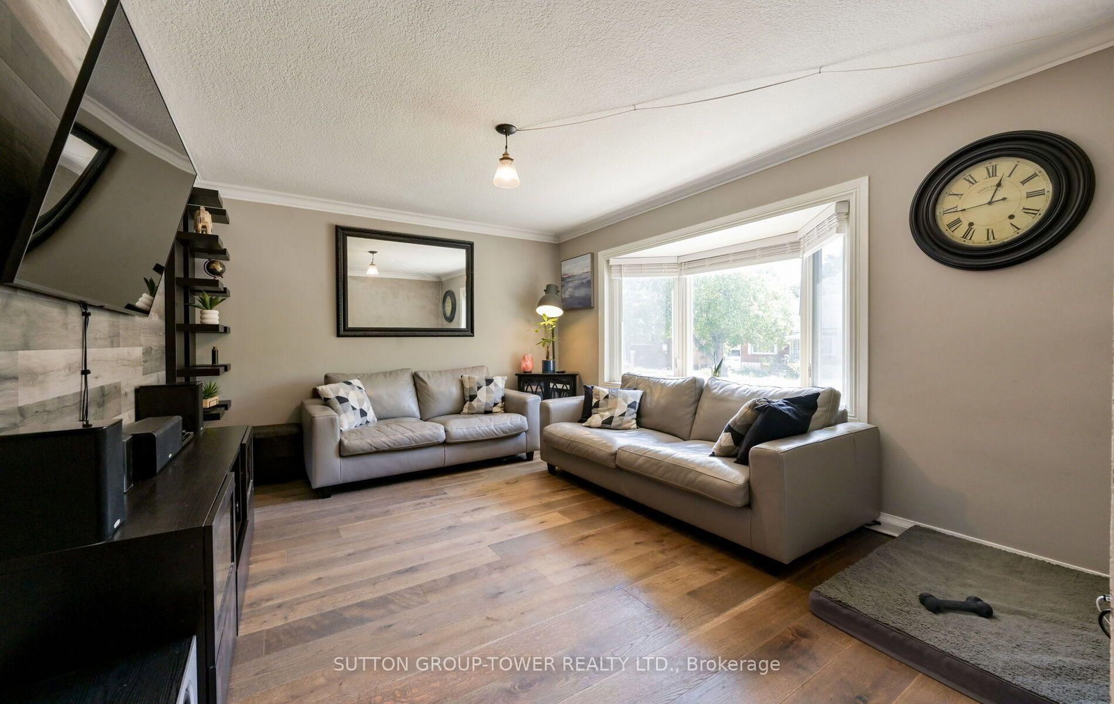 8 Yvonne Avenue N • Toronto, ON photo 8