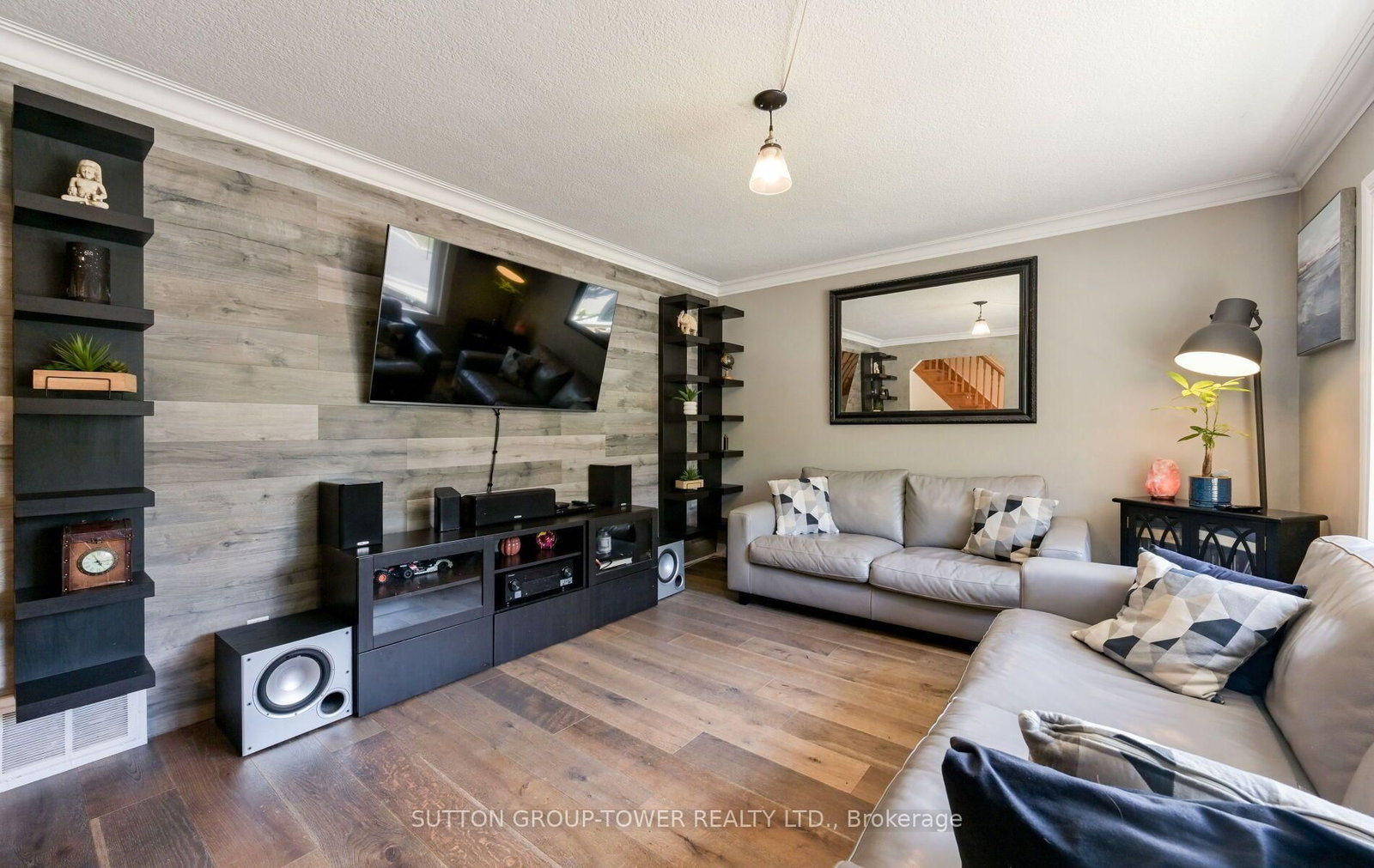 8 Yvonne Avenue N • Toronto, ON photo 9