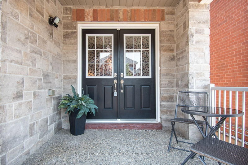 1079 Job Crescent