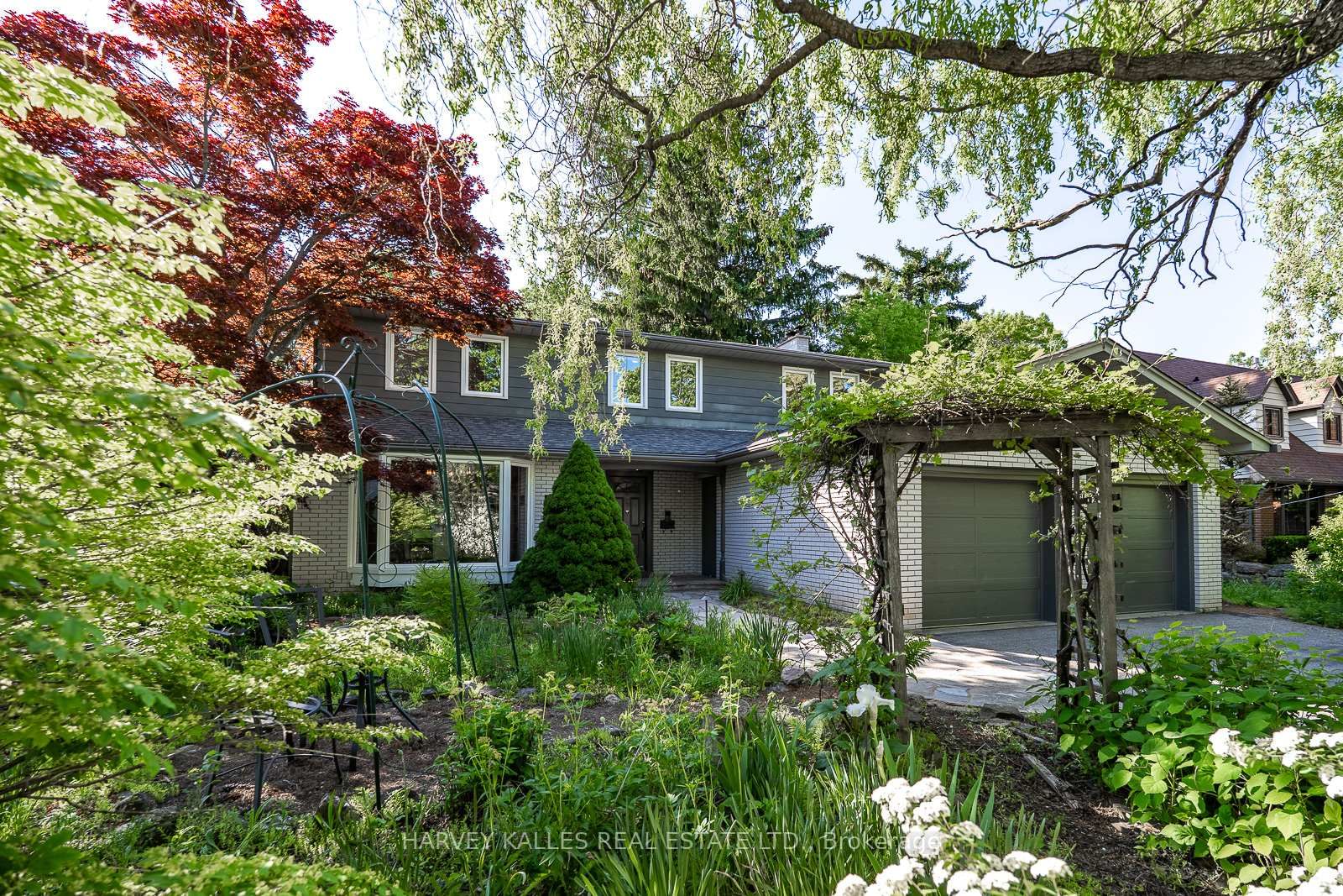 1033 Fair Birch Drive • Mississauga, ON photo 3
