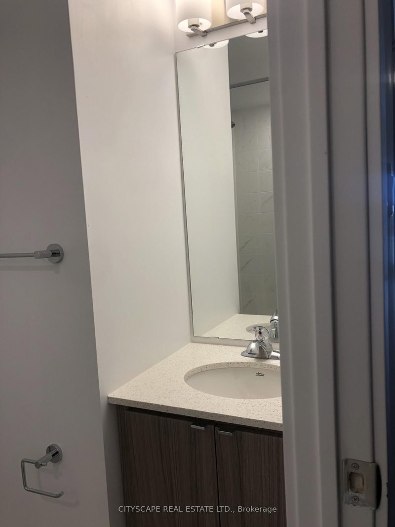 615 - 2433 Dufferin Street