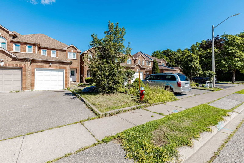 12 Mccleave Crescent