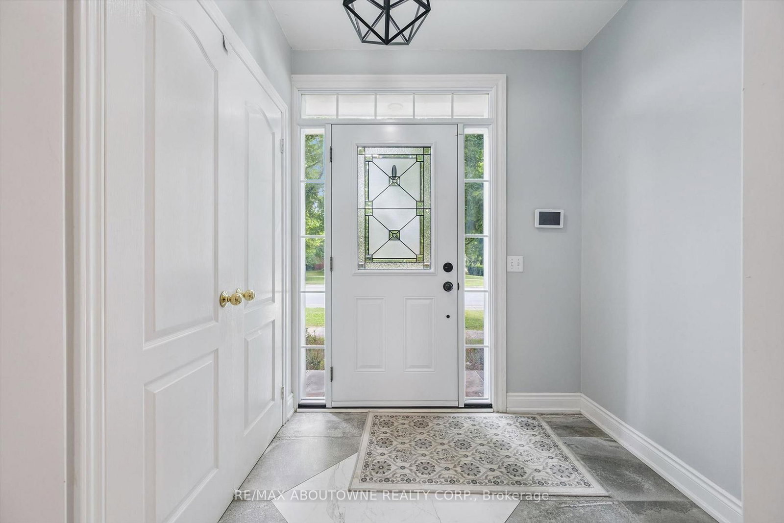 2456 Sixth Line, Oakville 3