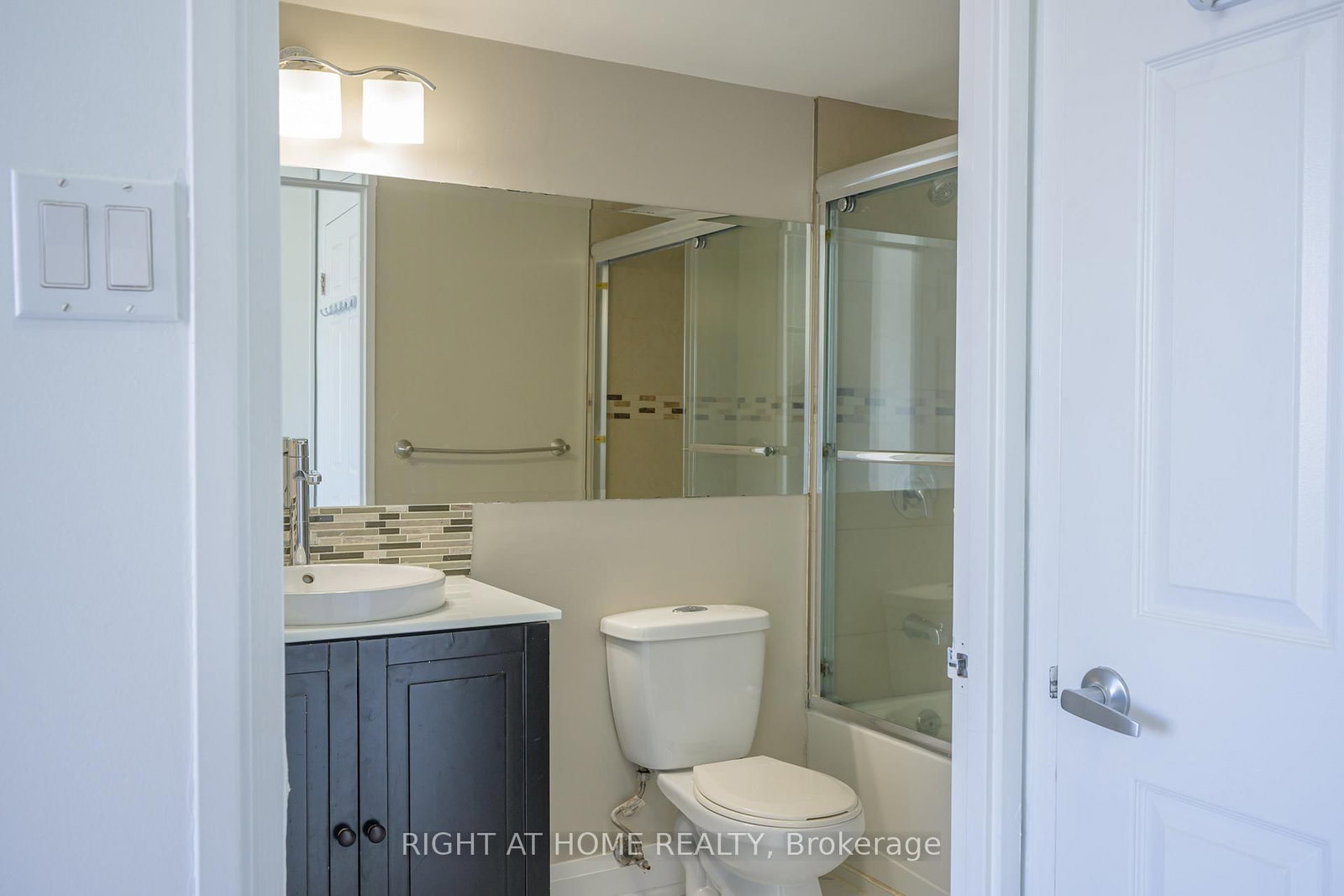 50 Kingsbridge Garden Circle • #1408 • Mississauga, ON photo 17