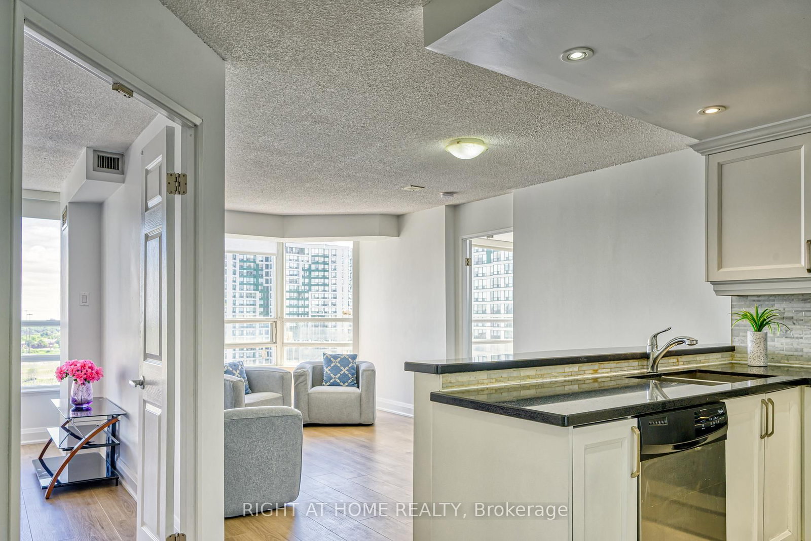 50 Kingsbridge Garden Circle • #1408 • Mississauga, ON photo 4