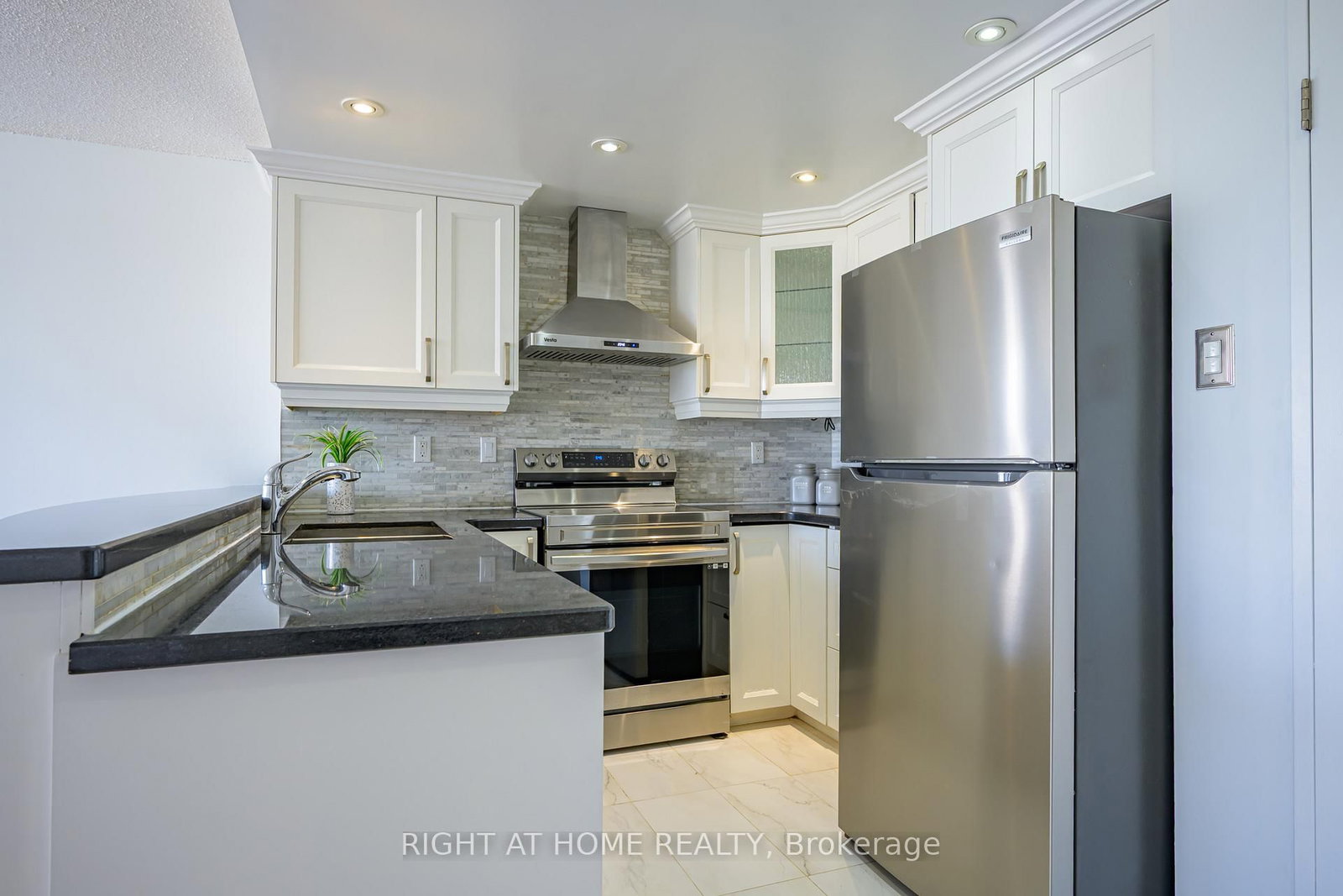 50 Kingsbridge Garden Circle • #1408 • Mississauga, ON photo 7