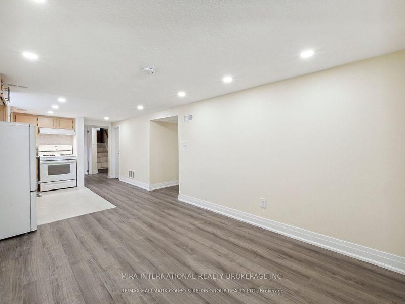 1132 Glengrove Avenue