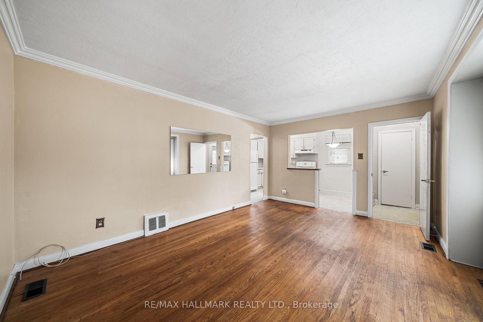 Detached House for sale at 27 Sunray Crescent, Toronto, Ontario, M3M 2C4 - Downsview-Roding-CFB - MLS: W13636628