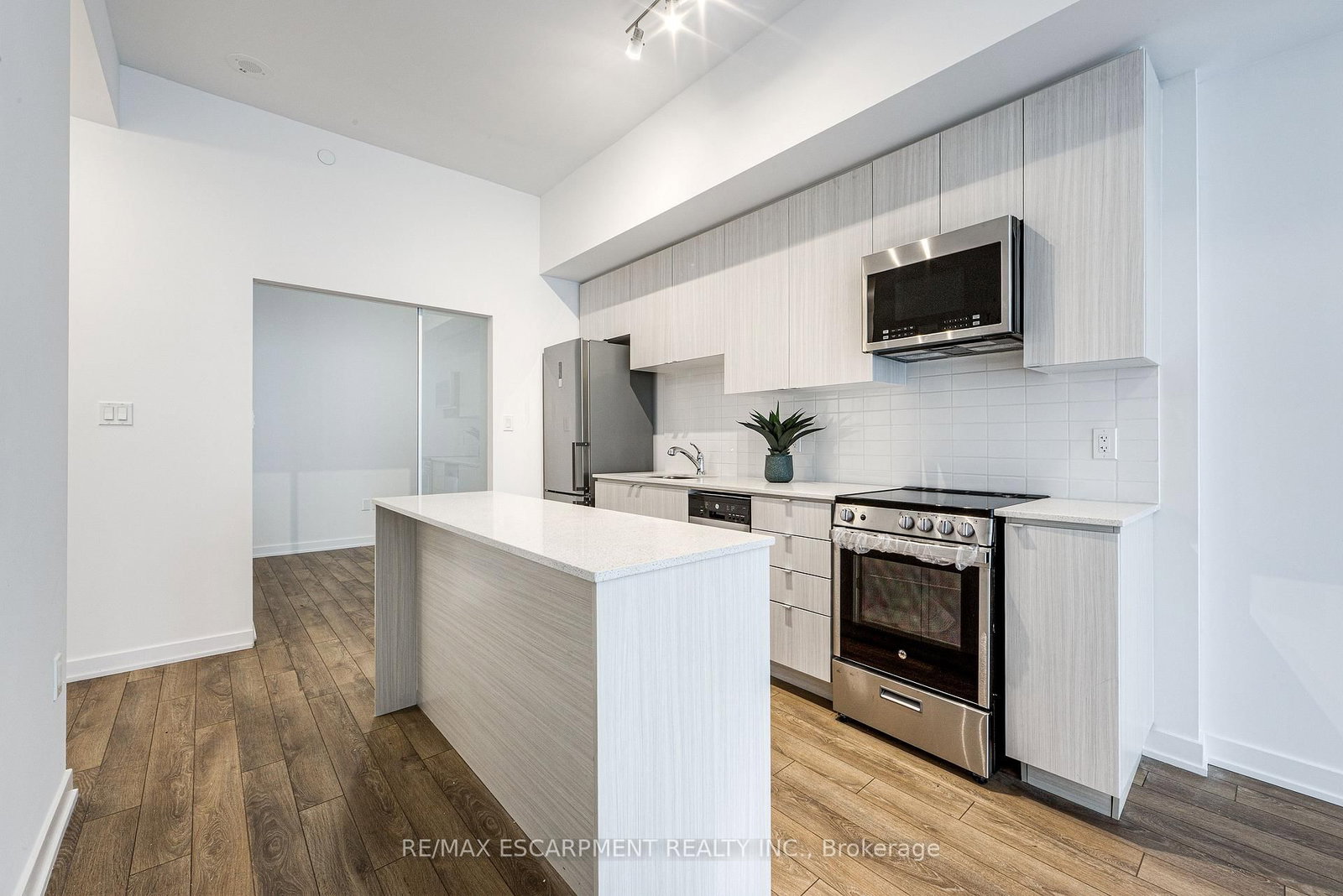 2433 Dufferin Street • #112 • Toronto, ON photo 8