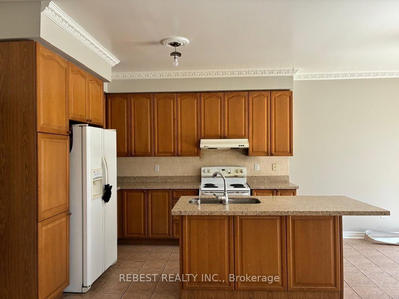 18 Village Lake Crescent