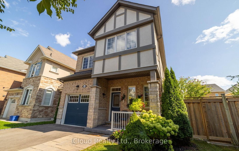 954 Penson Crescent