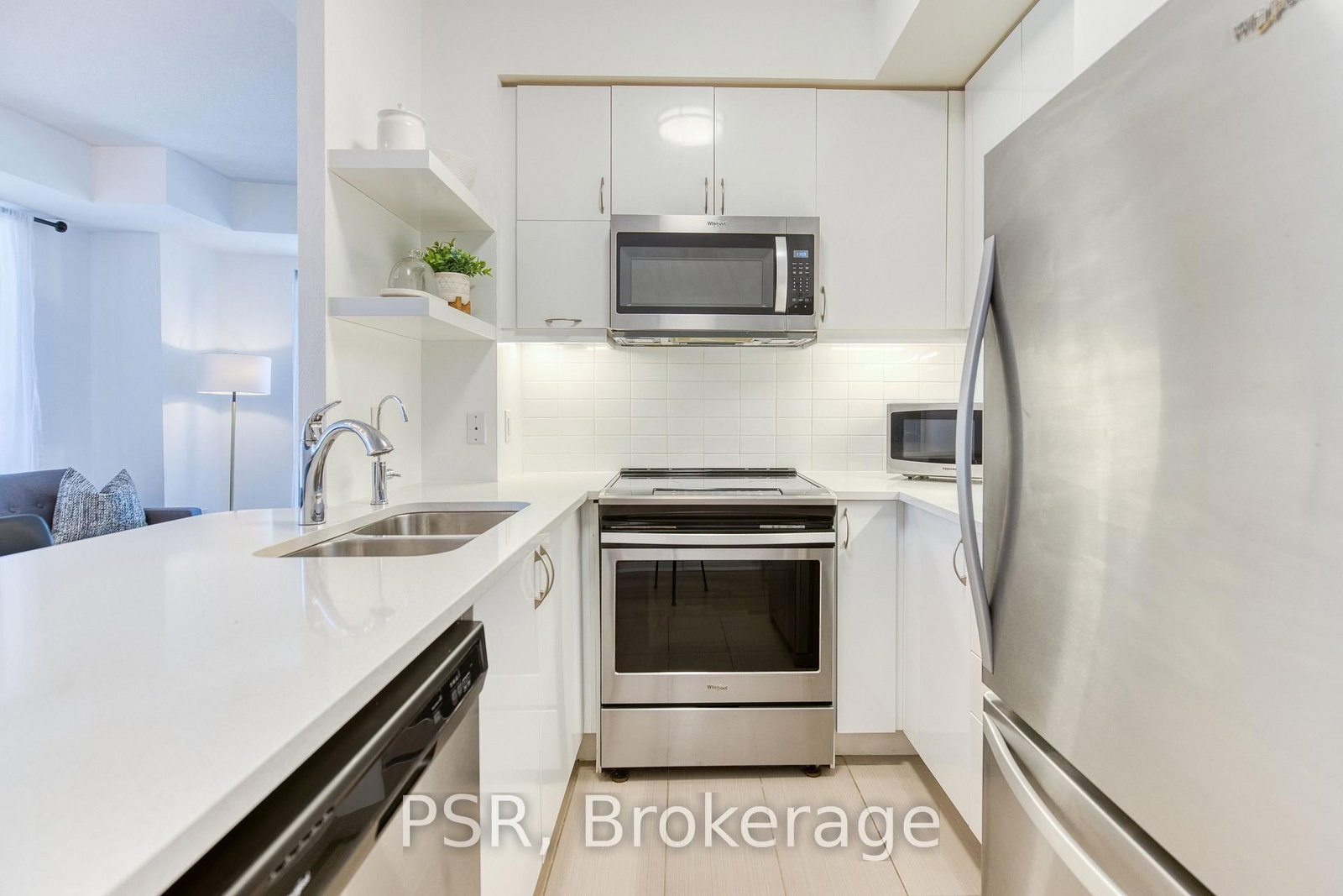 Listing Image 4