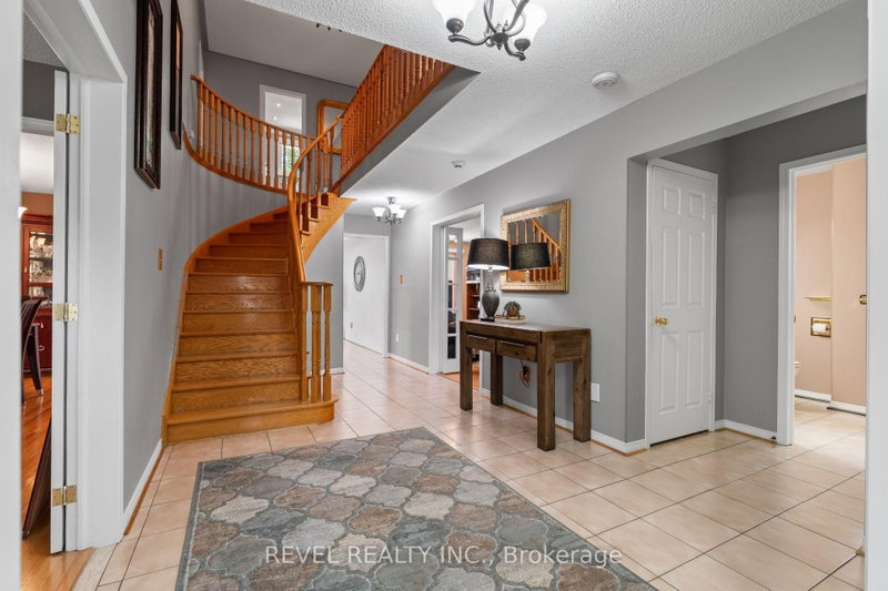 8 Cochrane Avenue