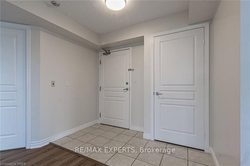 605 - 300 Ray Lawson Boulevard